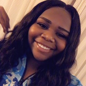 Meet your Posher, Adia